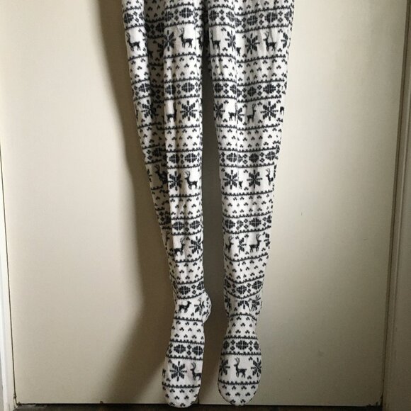 La Vie En Rose Soft Fleece Hooded Reindeer and Snowflake Onesie - Picture 5 of 16